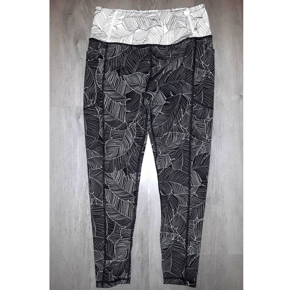Victoria's Secret On Point Flow Leggings Size 10 Black and White Tropical Leaves